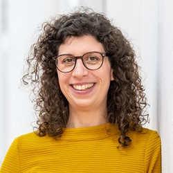 Porträt von Miriam Yenmez-Ongsiek