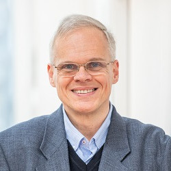 Porträt von Wolfgang Rüdel